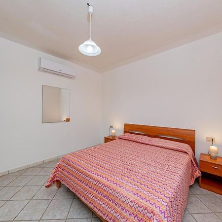 Appartamento Residenziale Trilocale 6 Posti Letto Via Sardegna San Teodoro San Teodoro  Kültér fotó