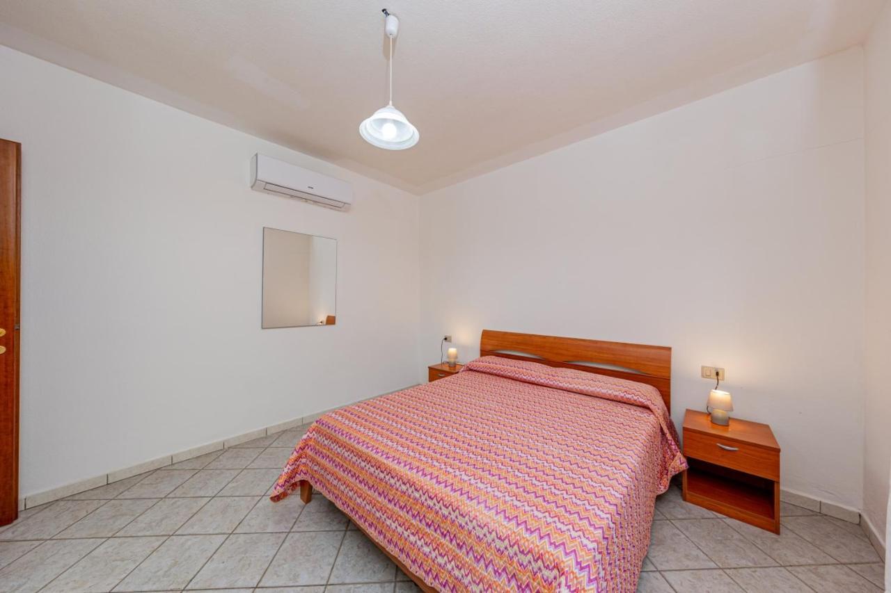 Appartamento Residenziale Trilocale 6 Posti Letto Via Sardegna San Teodoro San Teodoro  Kültér fotó